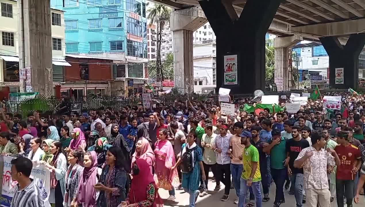 চট্টগ্রাম বিশ্ববিদ্যালয় শিক্ষার্থীদের পদযাত্রা। বৈষম্যমূলক কোটা প্রথা বাতিল হোক।