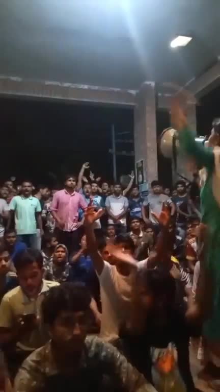 রঙ হেডেড হাসিনার বক্তব্যের প্রতিবাদে উত্তাল বাংলাদেশ