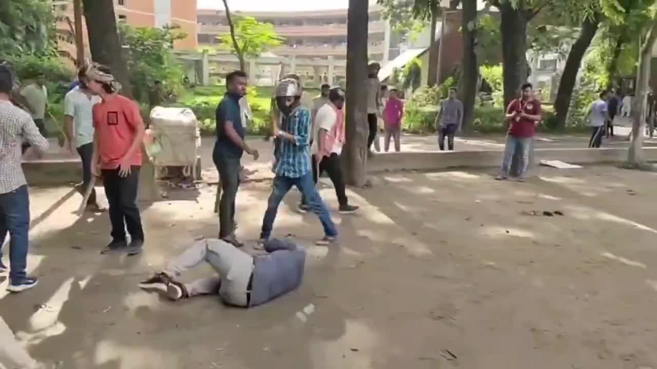 ছবি দেখে দেখে চিন্হিত করা হচ্ছে মামুর বুঠারা। জাস্ট ওয়েট এন্ড সী.....