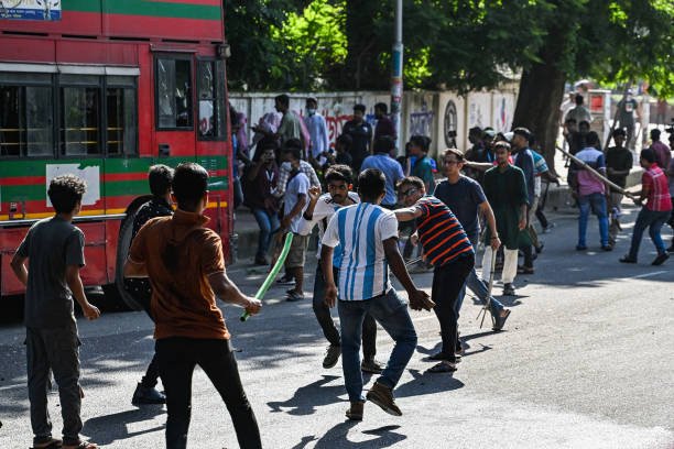 Anti-quota protesters and students supporting the Ruling