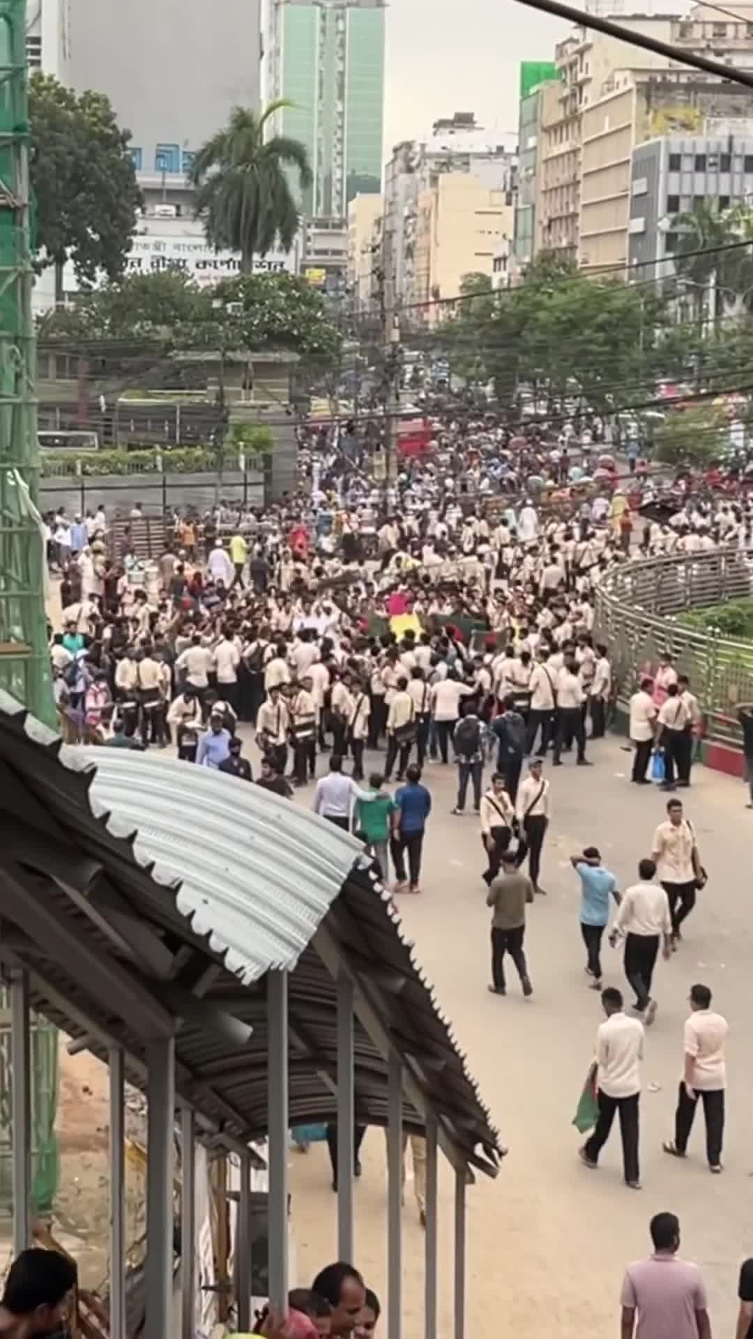 আন্দোলনে এবার মতিঝিলের নটর ডেম কলেজ শিক্ষার্থীরা!