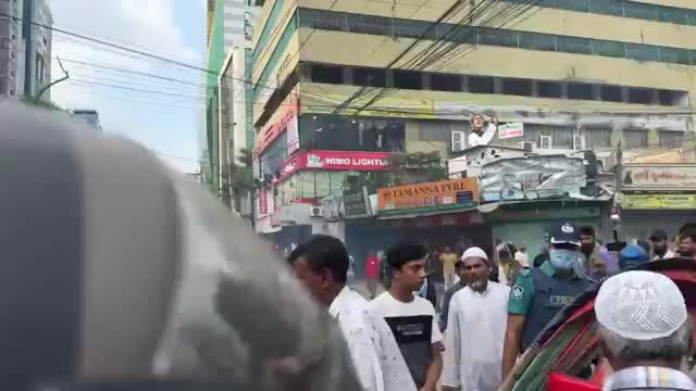 ক্ষুব্ধ রিক্সাওয়ালা বললেন, “এই অবৈধ মাফিয়া সরকার মানি না মানবো না”