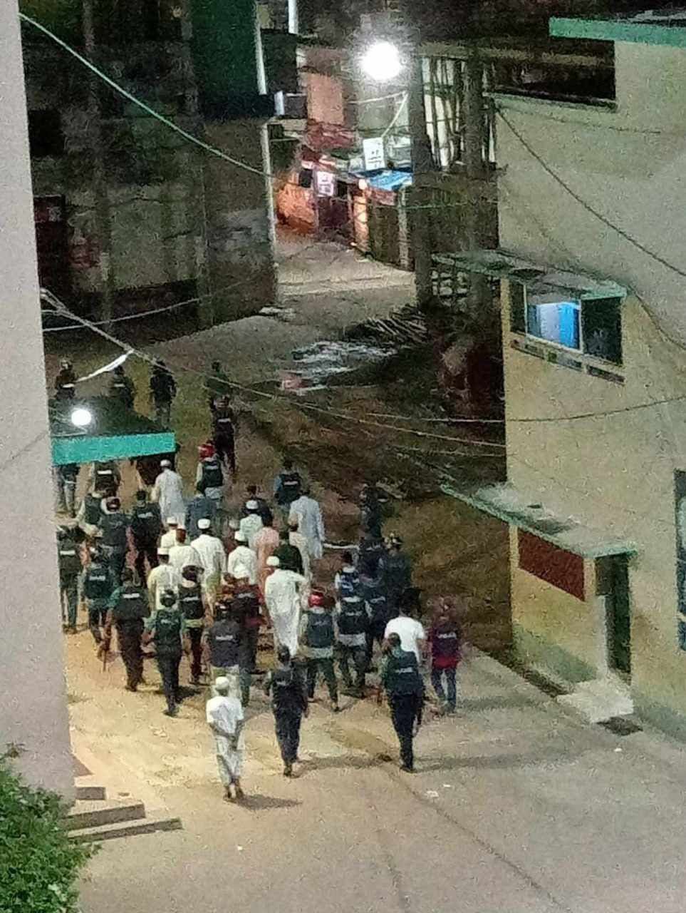 রাত ১২.০০ টায় চট্টগ্রাম বায়তুশ শরফ মাদরাসা থেকে গ্রেপ্তার!