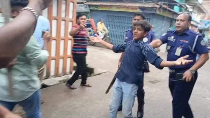 পুলিশের কোন জাত নাই আসলে!
