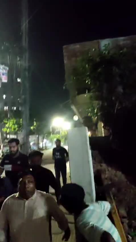 এই মূহুর্তে ঢাবি