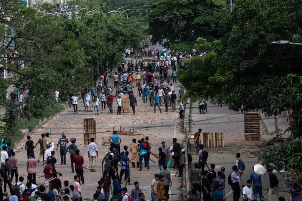 Anti-quota protesters and students supporting the ruling