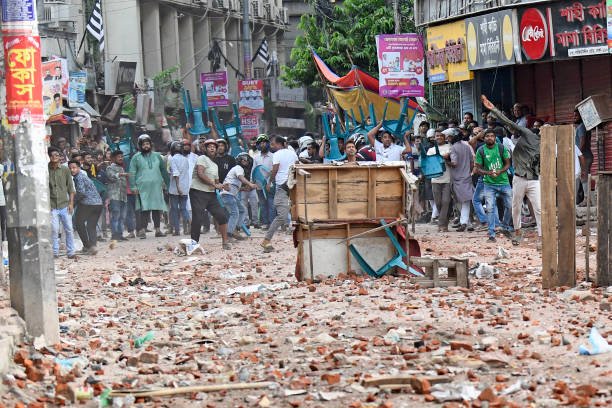 Anti-quota protesters and students supporting the Ruling