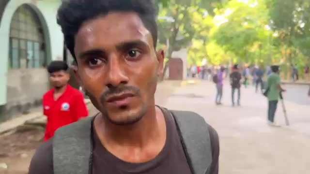 হল ছাড়ার সময় কি বলছে এই ছাত্র?