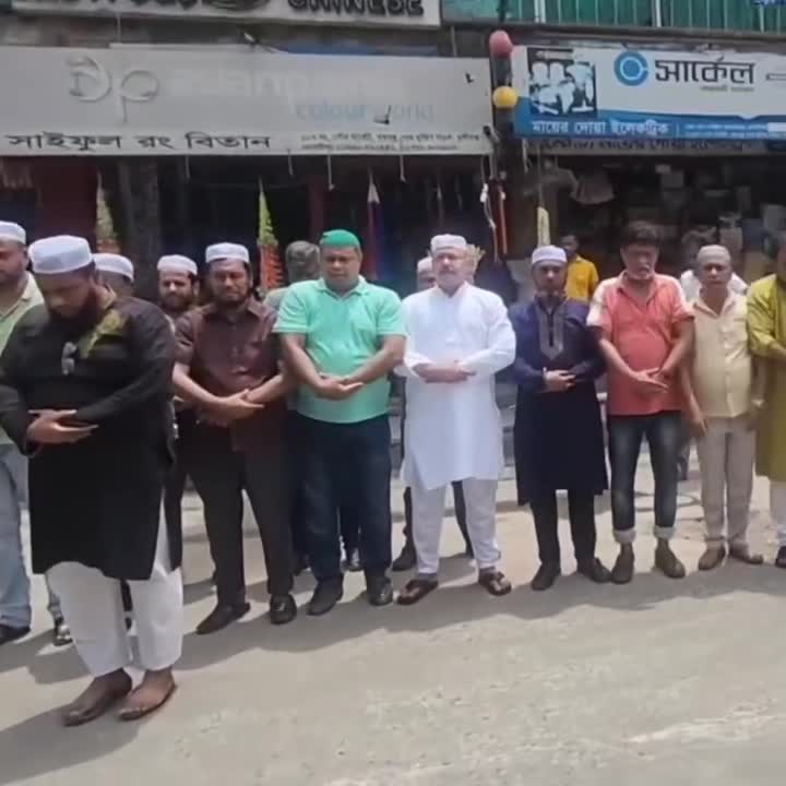 মুন্সিগঞ্জে গায়েবানা জানাজা চলাকালীন ইমামকে ধরে নিয়ে গেল পুলিশ!