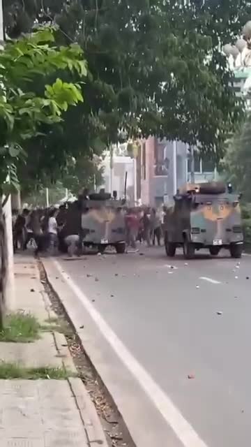 **জীবন গেলেও হল না ছাড়ার ঘোষণা সাধারণ শিক্ষার্থীদের।