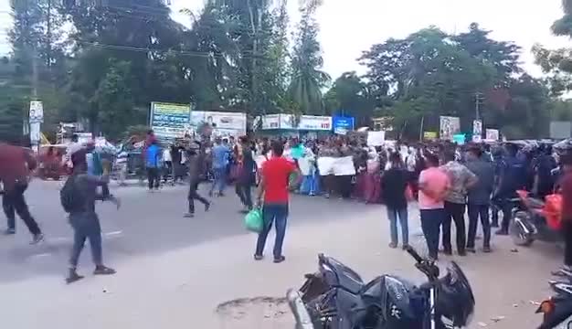 লক্ষীপুরে শিক্ষার্থীদের দখলে রাজপথ।