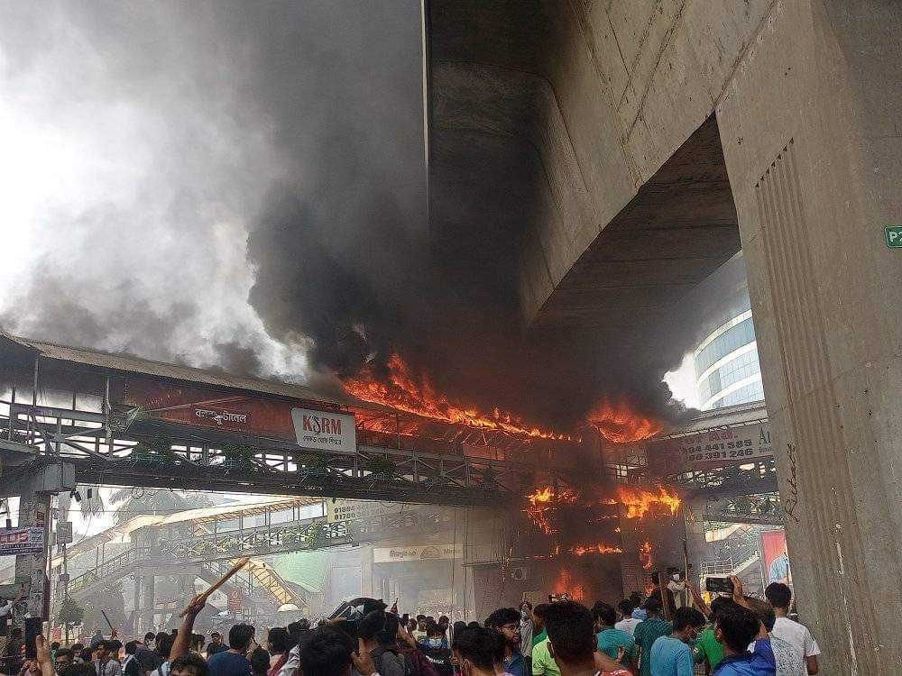 >>>ব্রেকিং<<<