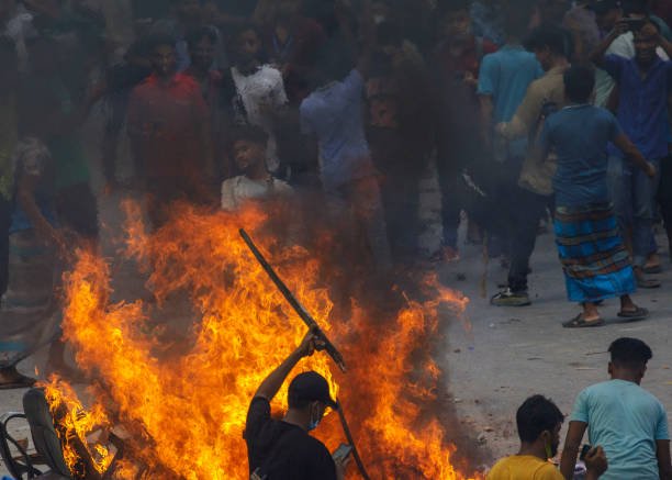 Supporters of Anti-quota blocked and lit fire in the road at