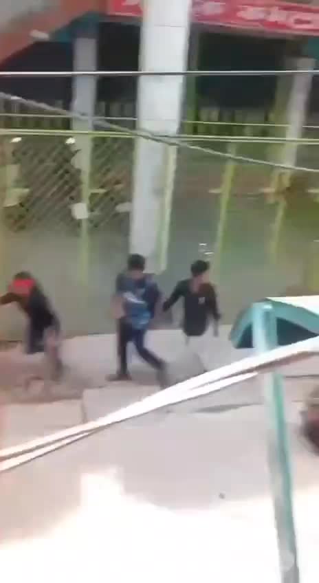দেশে ব্ল্যাকআউট করে যেভাবে মানুষ খুন করে খুনি হাসিনা। এমন শত শত ভিডিও আসতেছে।
