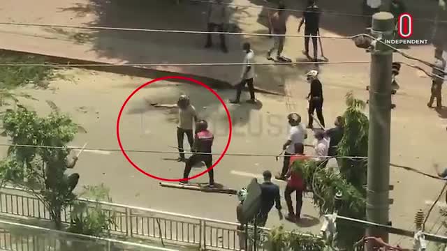সাধারণ শিক্ষার্থীদের উপর প্রকাশ্যে গুলি ছুঁড়ছে, এরা করা! চেহারাগুলো চিনে রাখুন।