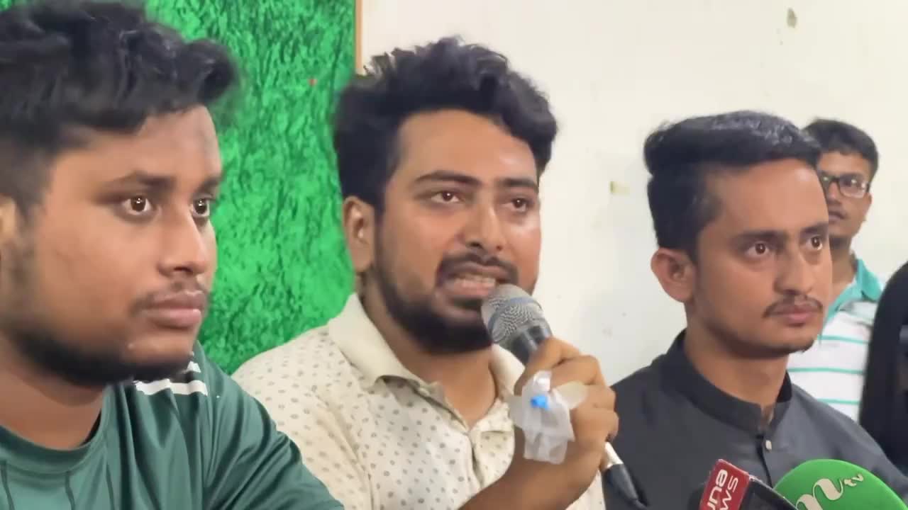 ঢাকায় বৈষম্যবিরোধী ছাত্র আন্দোলনের সংবাদ সম্মেলন।