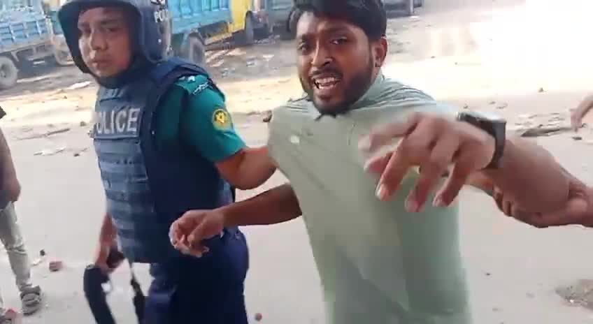 কি করবেন এই পুলিশদের কে?