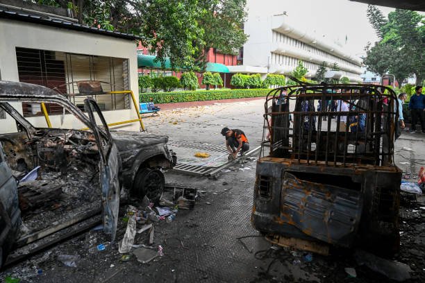 TOPSHOT-BANGLADESH-UNREST-STUDENTS-TV