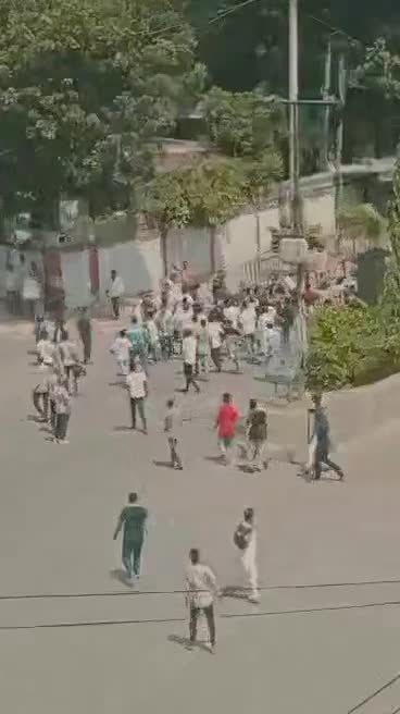 রেসিডিয়েন্সিয়ালের ছোট ভাইটাকে যেভাবে মারলো 😔