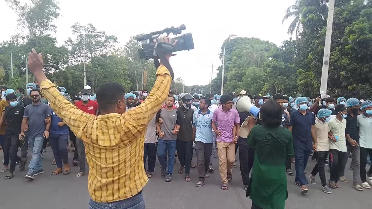 তুমি কে? আমি কে?