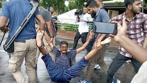 রাবির আজকের কর্মসূচি থেকে ২ জন গ্রেফতার।