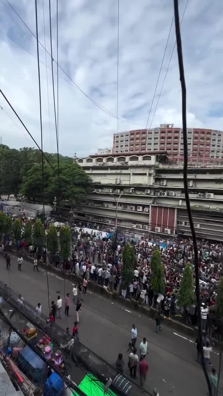 খুনি হাসিনার পতনের এক দফা দাবিতে চট্টগ্রামে গণবিক্ষোভ চলমান রয়েছে।