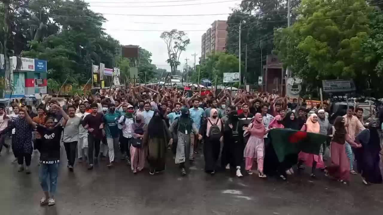 পুরো বাংলাদেশ রাজপথে।