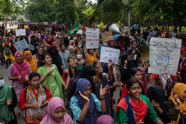 Students Continue To Protest In Dhaka