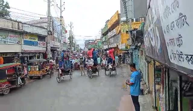 সাতক্ষীরা শহরের প্রাণকেন্দ্রে ছাত্র-জনতার গণবিক্ষোভ।