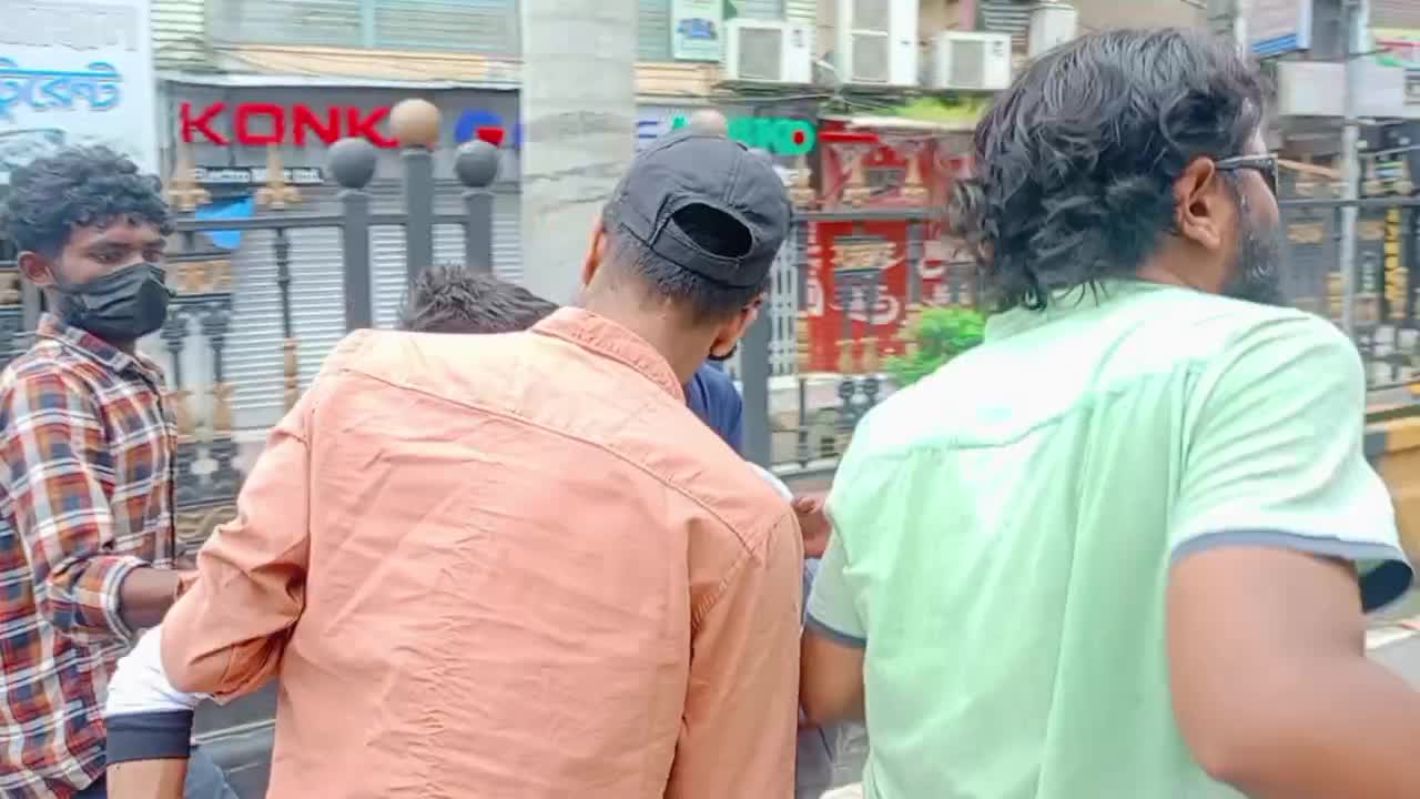 সিলেটে পুলিশলীগ ও আওয়ামী সন্ত্রাসীদের হামলায় একাধিক শিক্ষার্থী গুলিবিদ্ধ।