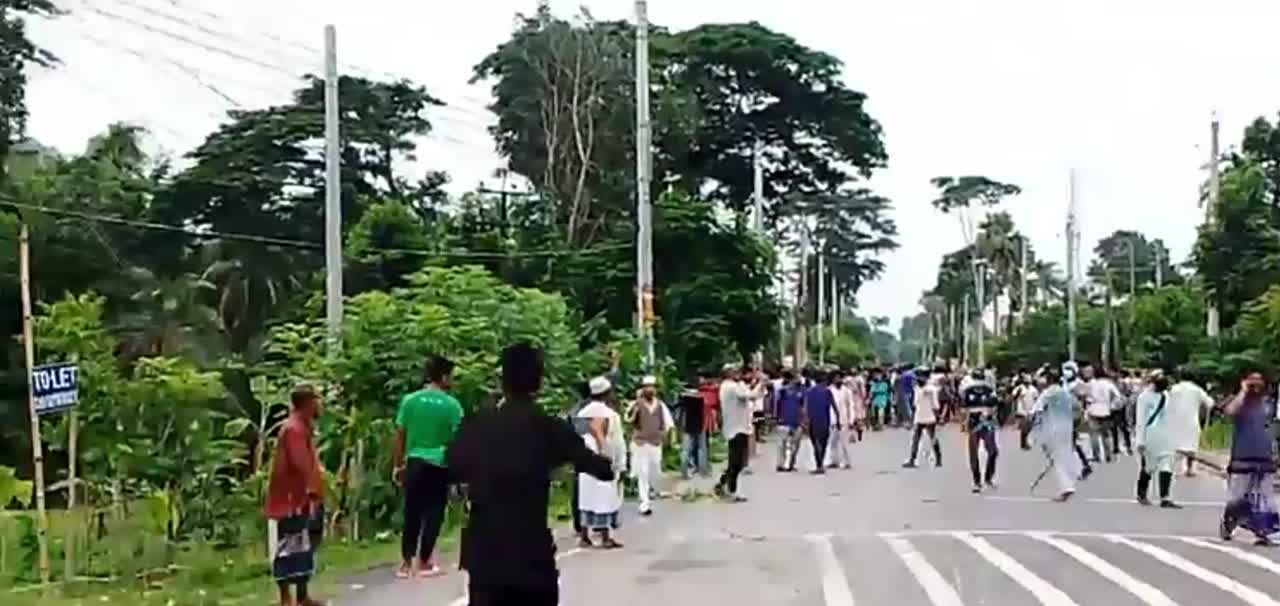 বাগেরহাটে শুরু হয়েছে জনতার প্রতিরোধ