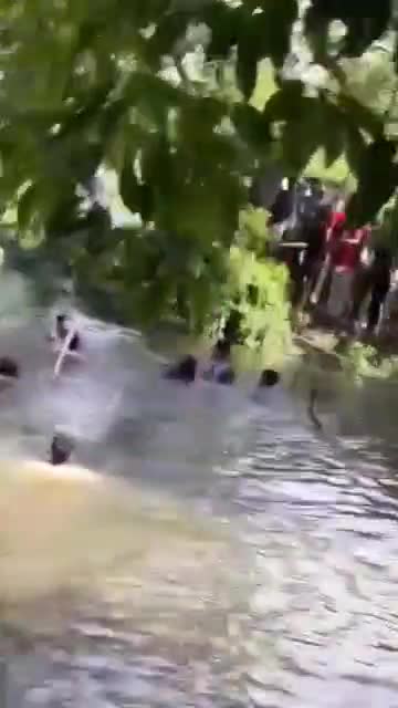 যাদুঘরে রাখার জন্যেও যেনো একটা আওয়ামিলীগ না থাকে।