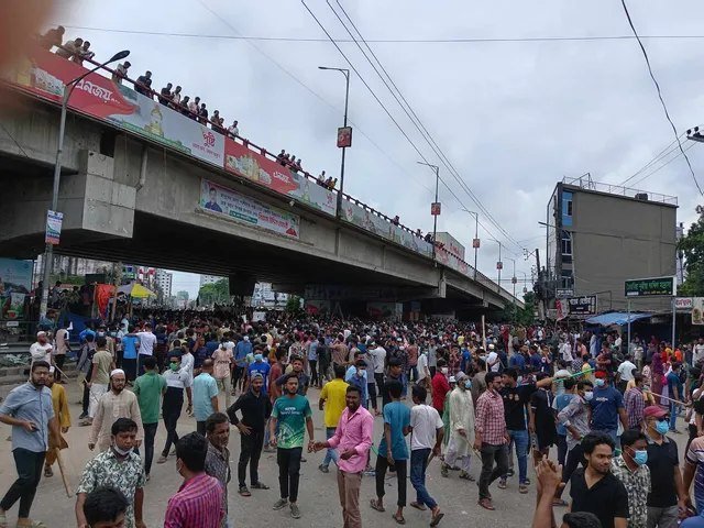 ফেনী মহিপাল ছাত্র-জনতা উত্তাল ফেনী মহিপাল ফ্লাইওভারের নিচে।