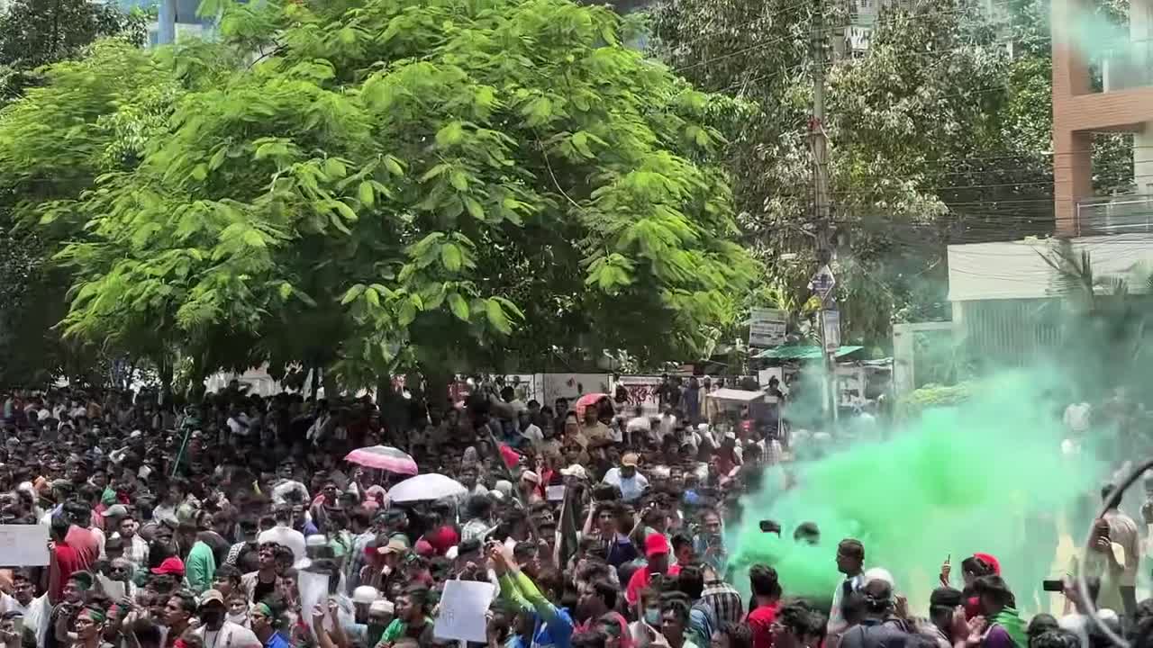 আফতাবনগর ইস্টওয়েস্ট ইউনিভাসিটির সামনের বর্তমান চিত্র