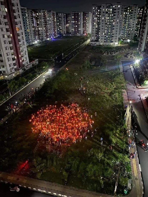 রাতেও স্বৈরাচার বিরোধী বিক্ষোভে উত্তাল ছিল ঢাকার অধিকাংশ এলাকা।