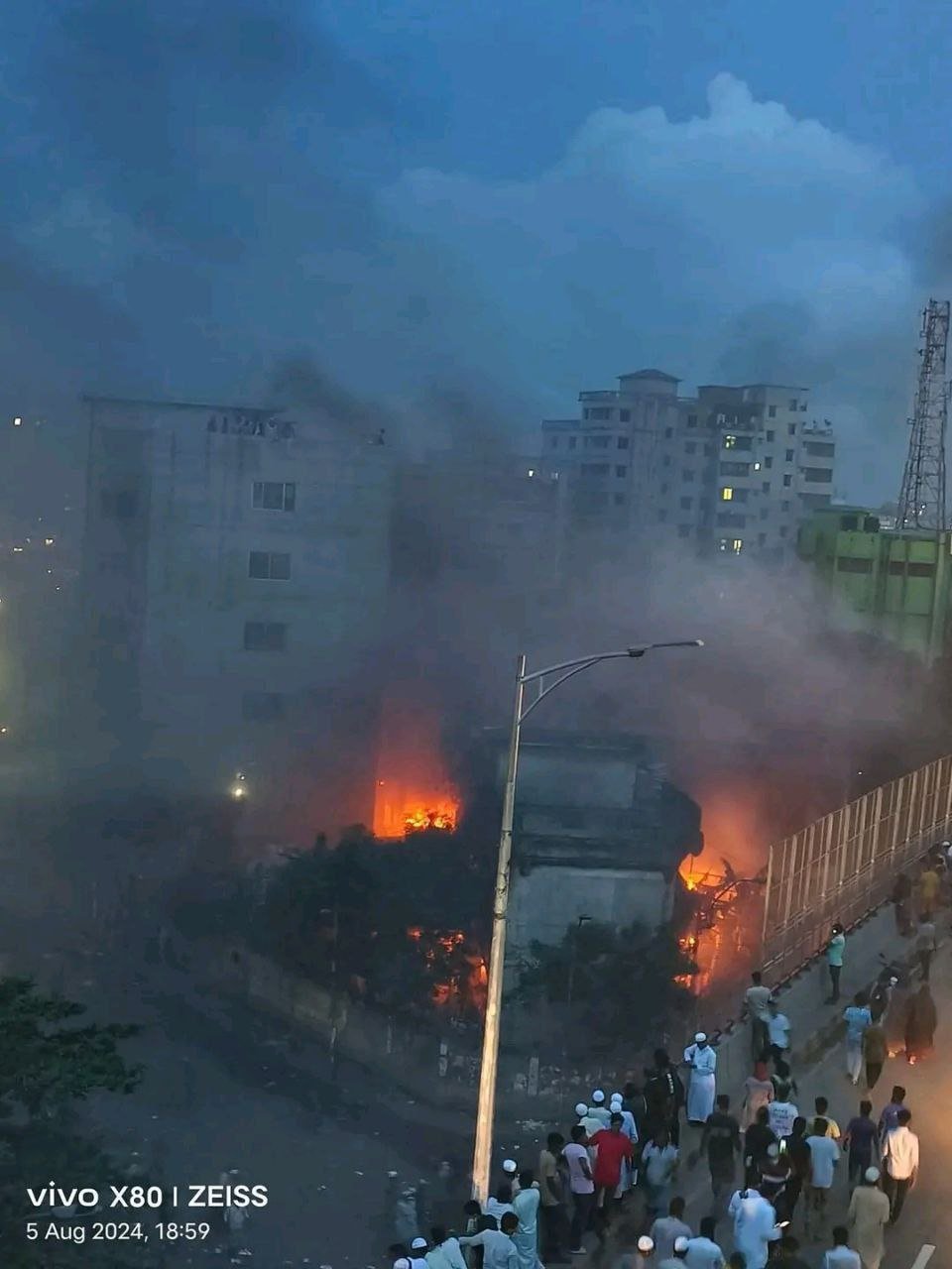 যাত্রাবাড়ি থানায় আগুন।
