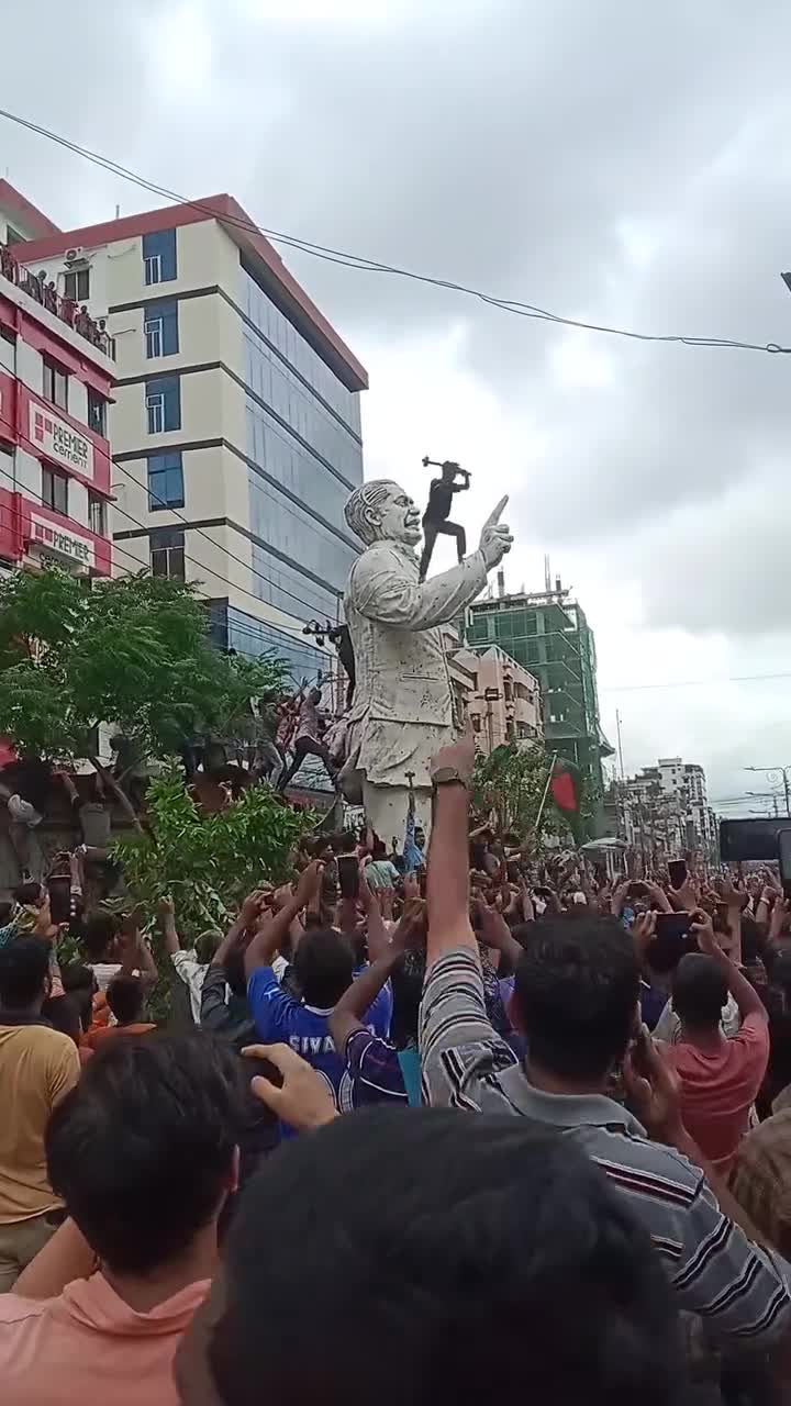 এই ভিডিওটা সুন্দর।