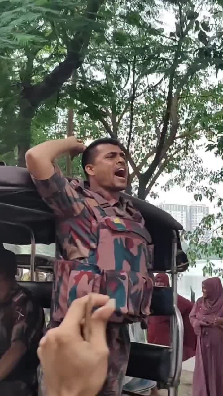 আমাদের এই বিজিবি আবারো "বিডিআর" হয়ে বিএসএফের খুনীদের প্রতিহত করবে ইনশা'আল্লাহ।
