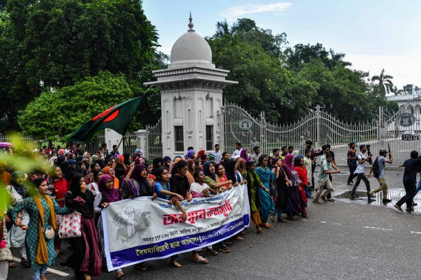 A crowd of students from various Universities and colleges