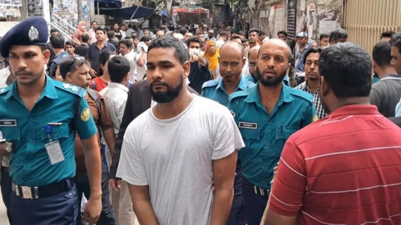 ব্র্যাক বিশ্ববিদ্যালয়ের সাবেক শিক্ষক আসিফ মাহতাবের জামিন মঞ্জুর করেছেন আদালত।
