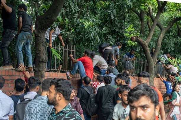 Anti-government protesters seen at the Prime Minister's