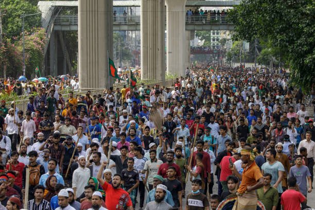 Bangladesh anti-government protesters march to Prime