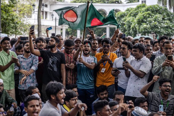 TOPSHOT-BANGLADESH-POLITICS-UNREST-COURT