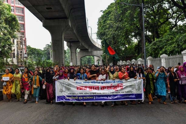 A crowd of students from various Universities and colleges