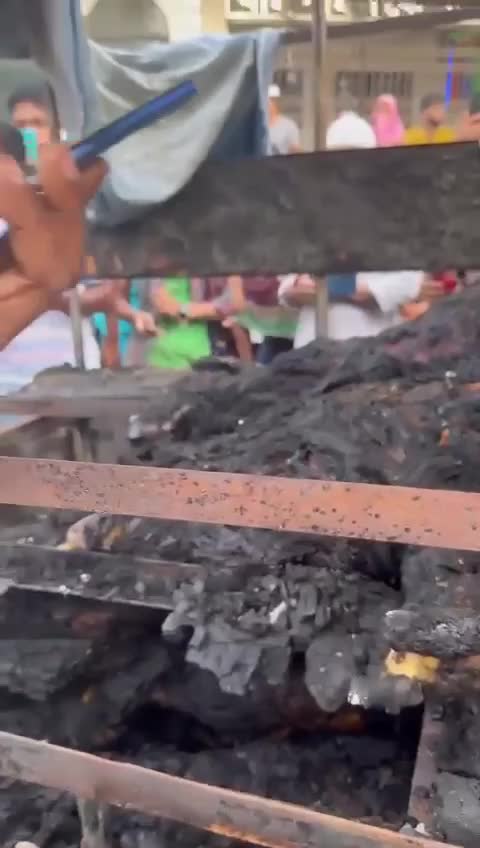 এই ভিডিওটি আমাদের কাছে ৬ আগস্ট সকালে আসে। স্থান- সাভার আশুলিয়া।